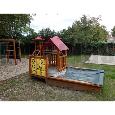 Plúto babaház homokozóval